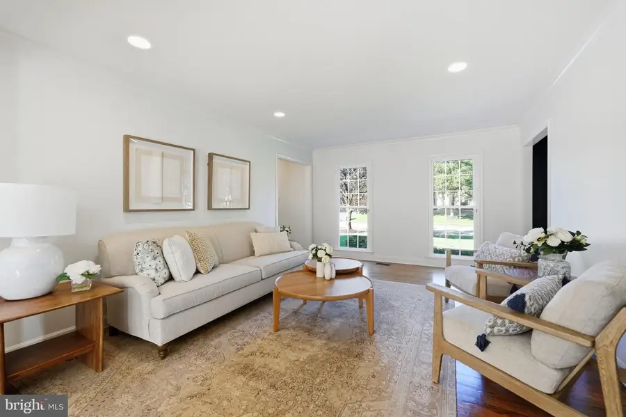 8461 Holly Leaf Dr, McLean, VA 22102 - #3