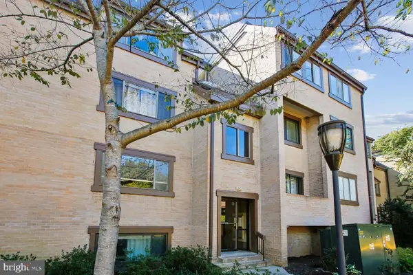 1671 Parkcrest Cir #4c/401, RESTON, VA 20190