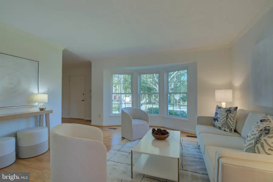 12040 Heather Down Dr, Herndon, VA 20170 - #3