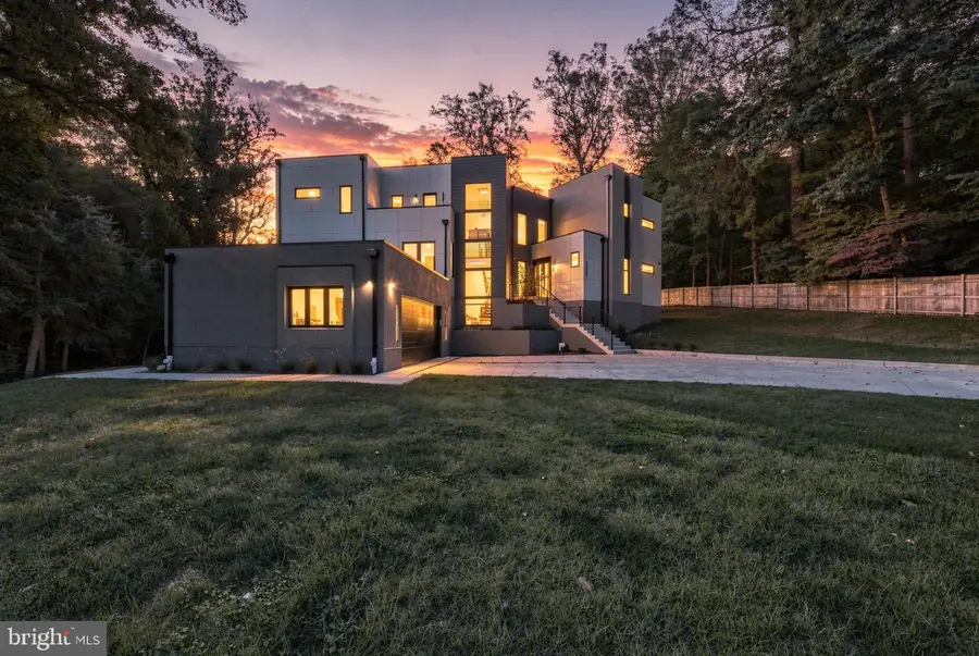 3525 Glenbrook Rd, Fairfax, VA 22031 - #2