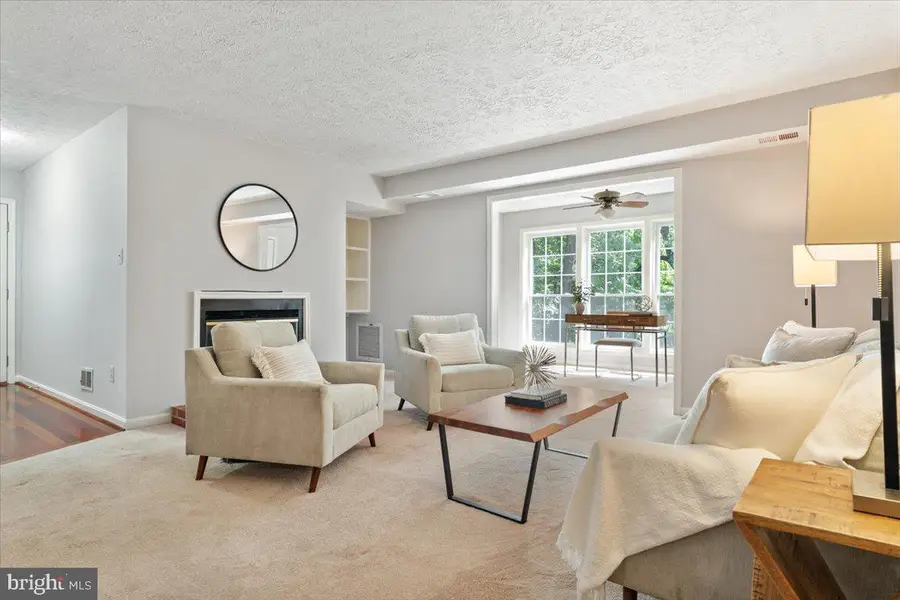 9925 Oakton Terrace Rd, Oakton, VA 22124 - #3