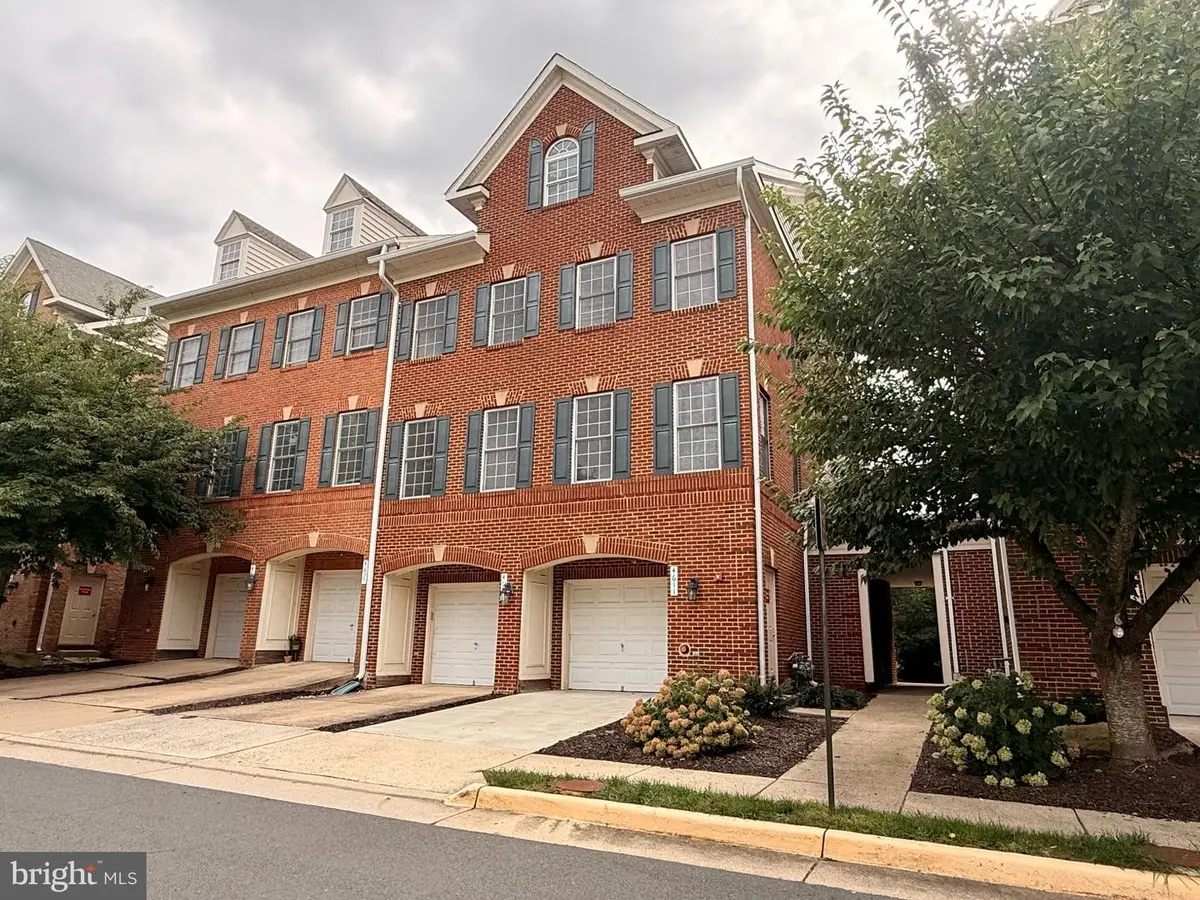 4611 Hummingbird Ln #107, Fairfax, VA 22033 - #1