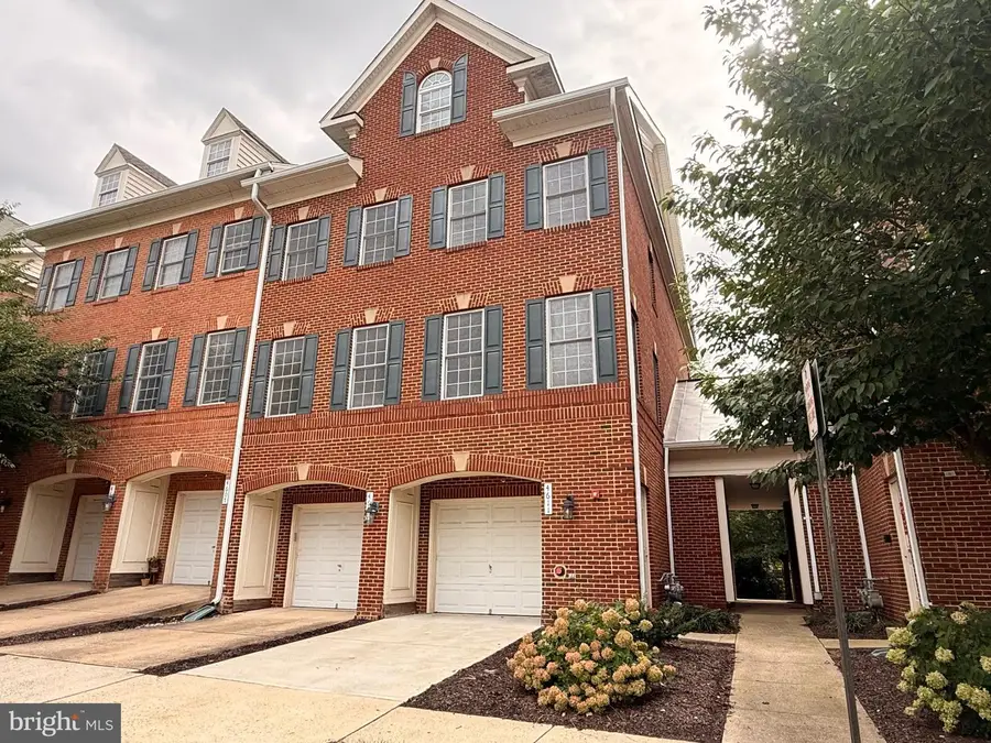 4611 Hummingbird Ln #107, Fairfax, VA 22033 - #2
