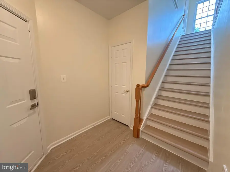 4611 Hummingbird Ln #107, Fairfax, VA 22033 - #3