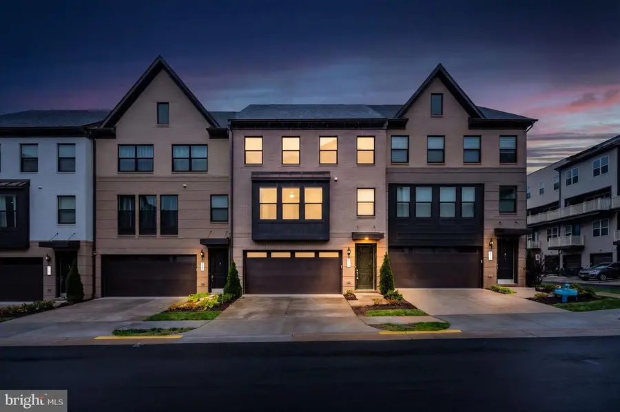 4911 Longmire Way, Chantilly, VA 20151 - #2