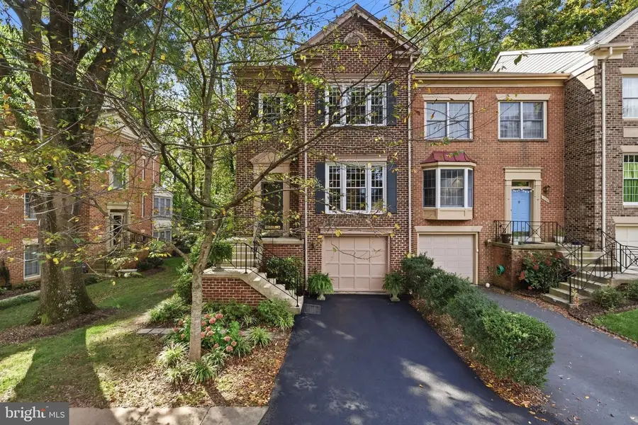 6352 Tisbury Dr, Burke, VA 22015 - #3