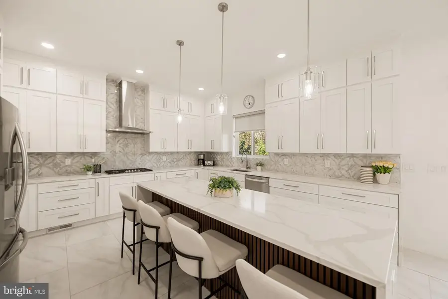 1815 Peabody Dr, Falls Church, VA 22043 - #3