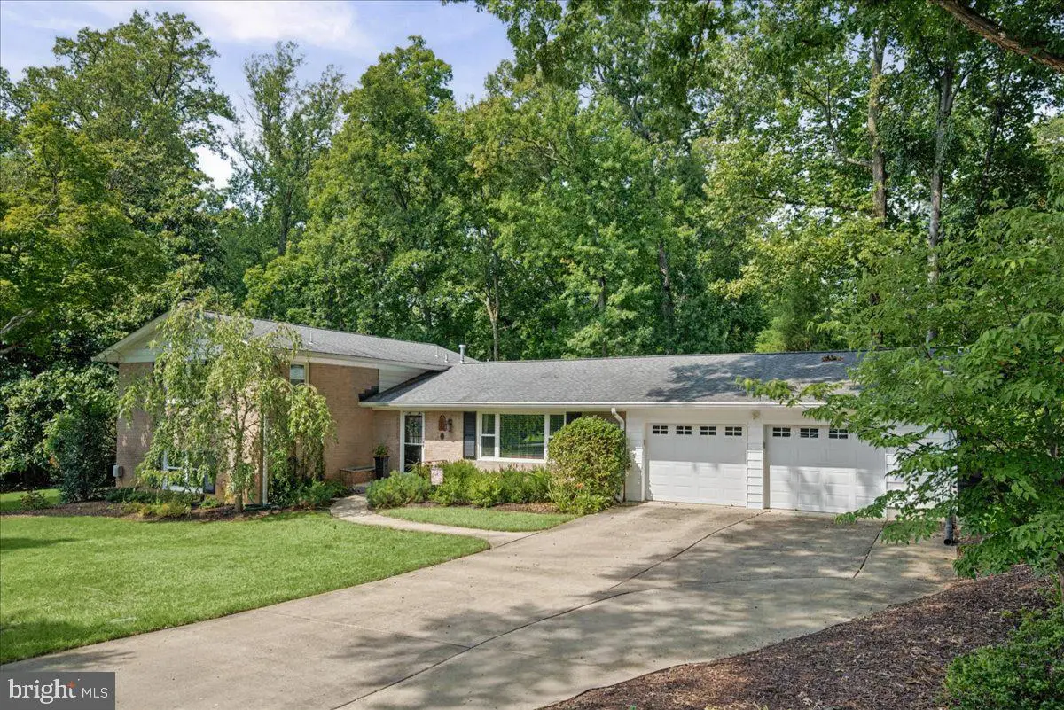 4000 Mavis Ct, Alexandria, VA 22309 - #1