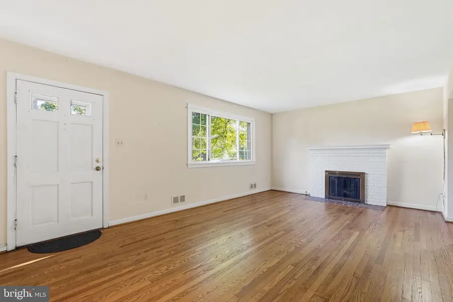 7105 Eastman Dr, Falls Church, VA 22043 - #3