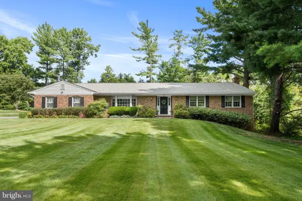 2802 Center Ridge Dr, OAKTON, VA 22124