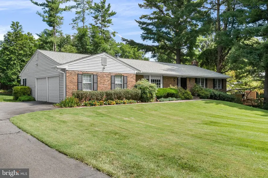 2802 Center Ridge Dr, Oakton, VA 22124 - #2