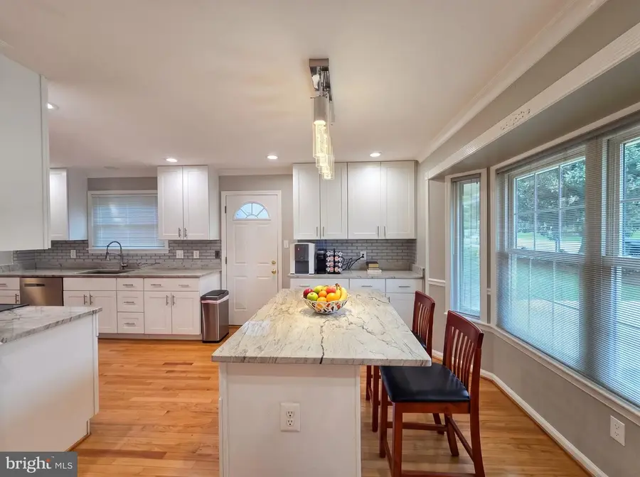 6127 Capella Ave, Burke, VA 22015 - #3