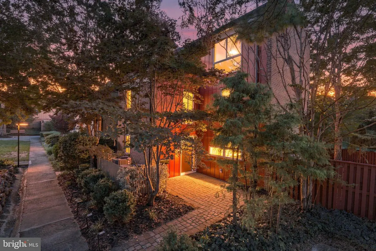 11404 Links Dr, Reston, VA 20190 - #1