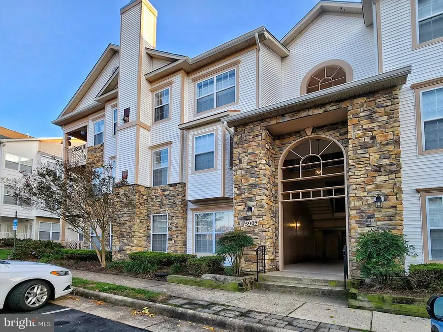 5909 Founders Hill Dr #101, Alexandria, VA 22310 - #3