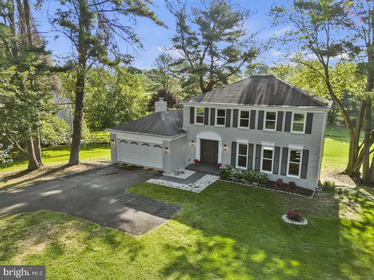 923 Riva Ridge Dr, Great Falls, VA 22066 - #1