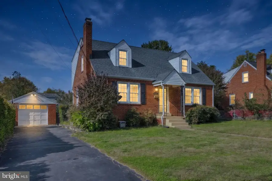 2854 Stuart Dr, Falls Church, VA 22042 - #2