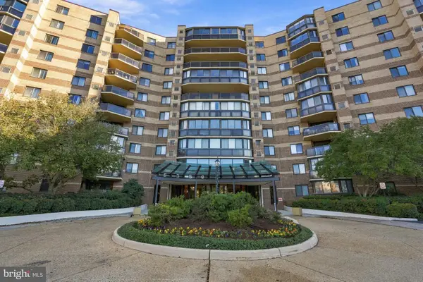 8350 Greensboro Dr #424, MCLEAN, VA 22102