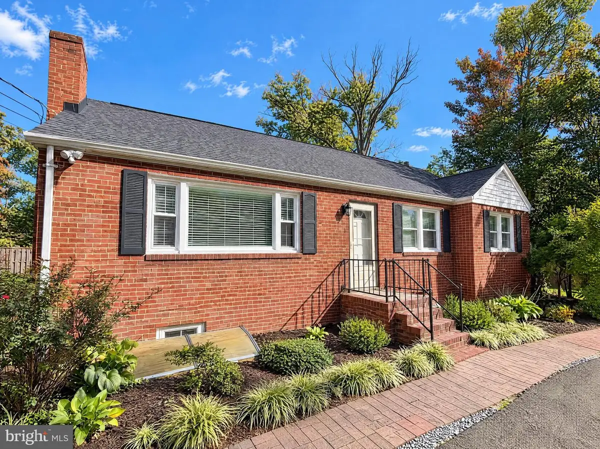3907 Prosperity Ave, Fairfax, VA 22031 - #1