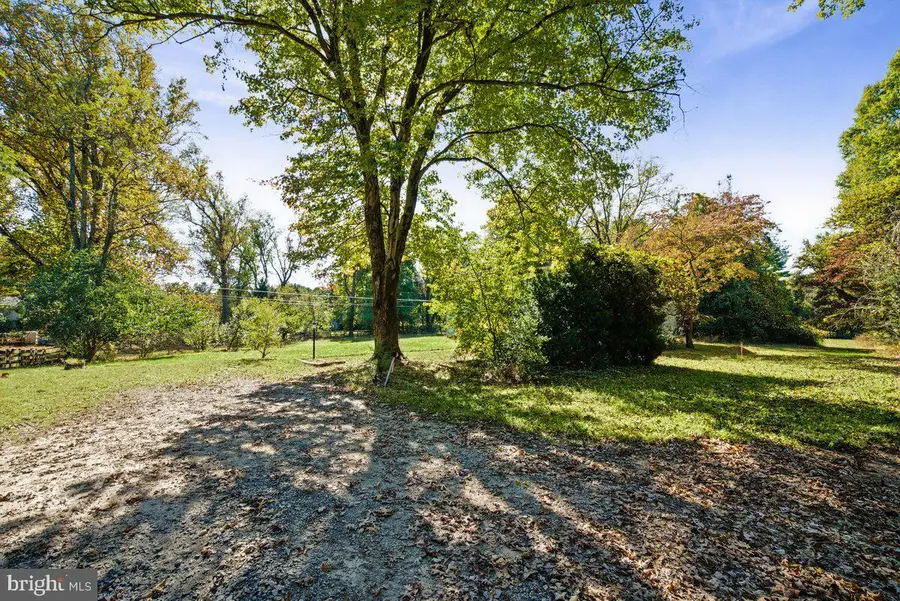 10109 Milstead Rd, Great Falls, VA 22066 - #3