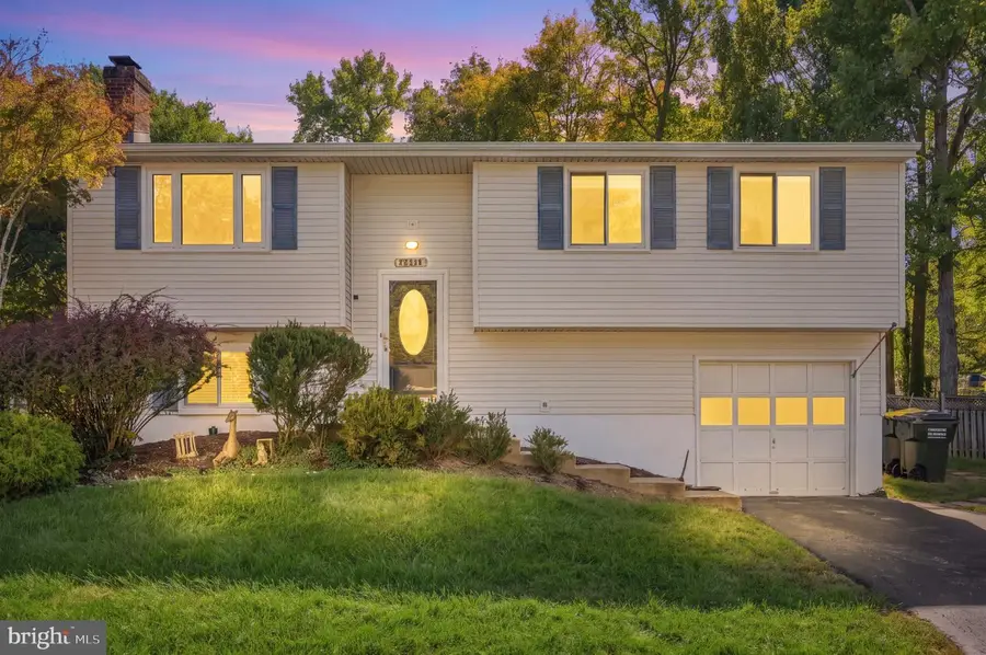 15111 Kamputa Dr, Centreville, VA 20120 - #2