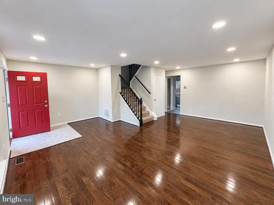 6402 Selby Ct, Centreville, VA 20121 - #2