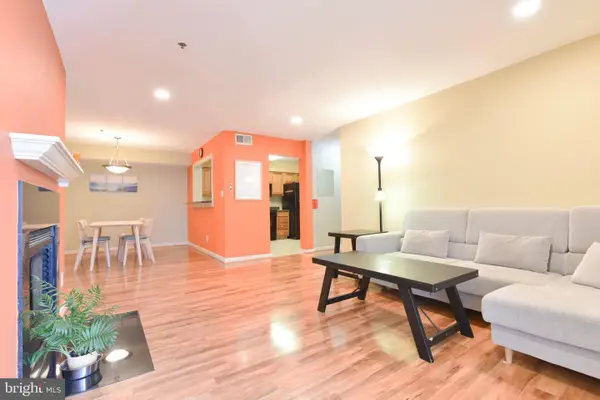 3179 Summit Square Dr #2-c3, OAKTON, VA 22124