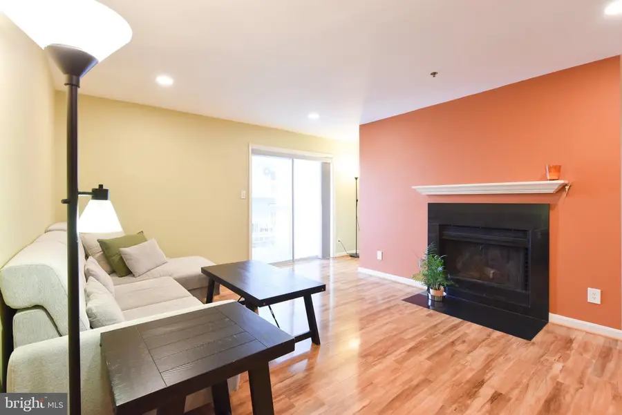 3179 Summit Square Dr #2-c3, Oakton, VA 22124 - #3