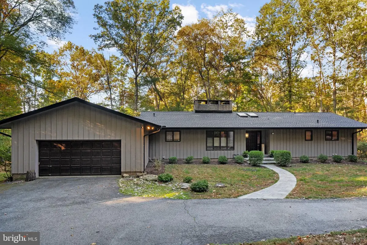 9509 Watts Rd, Great Falls, VA 22066 - #1