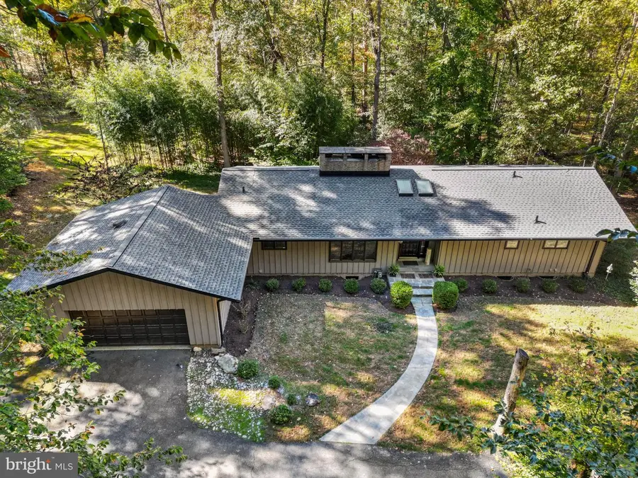 9509 Watts Rd, Great Falls, VA 22066 - #2