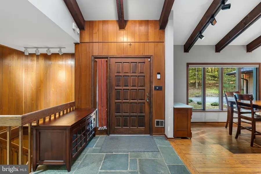 9509 Watts Rd, Great Falls, VA 22066 - #3