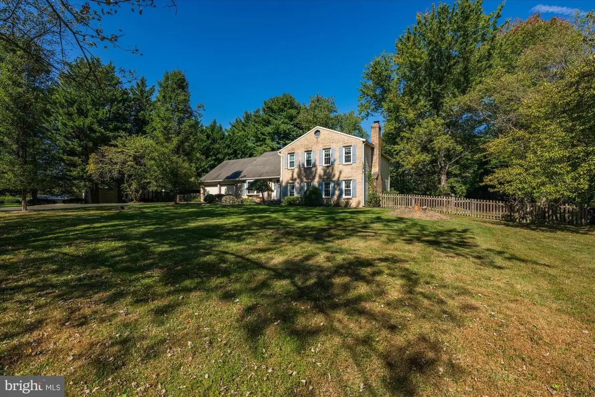 9704 Darlene Ln, Great Falls, VA 22066 - #1