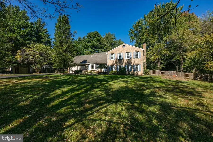 9704 Darlene Ln, Great Falls, VA 22066 - #2