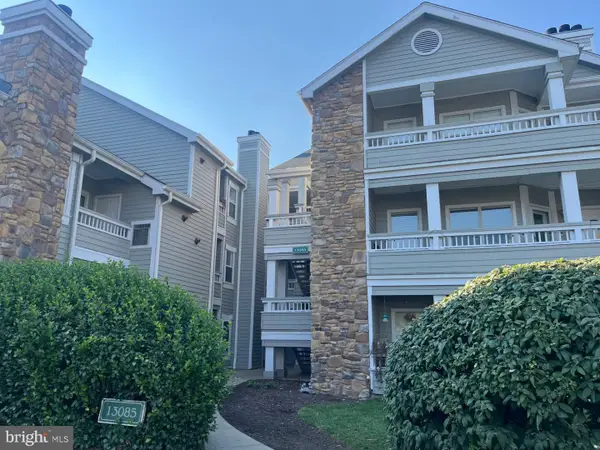 13085 Autumn Woods Way #204, FAIRFAX, VA 22033
