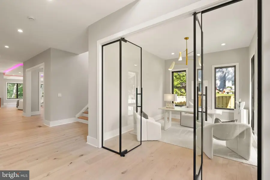 6329 Halsey Rd, McLean, VA 22101 - #2