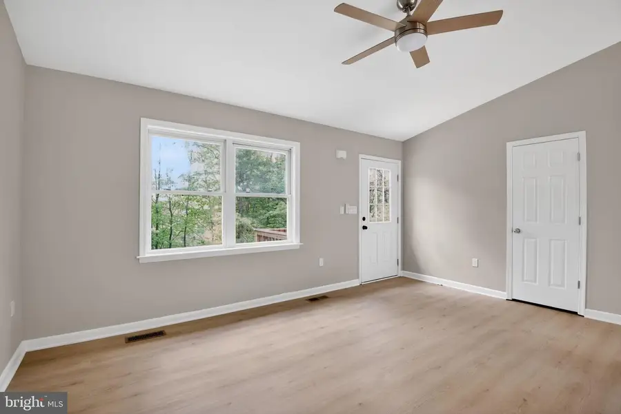 827 Greene Acres Rd S, Stanardsville, VA 22973 - #3