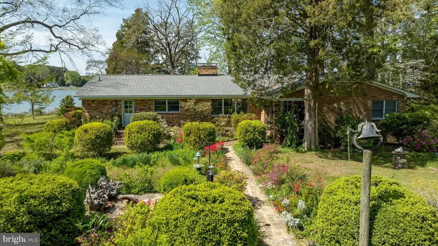 5556 Roanes Wharf Rd, Gloucester, VA 23061 - #2