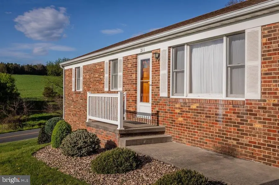 211 Pear St, Harrisonburg, VA 22801 - #2