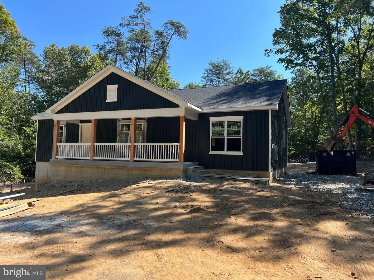 359 Pine Harbour Dr, Mineral, VA 23117 - Image #1