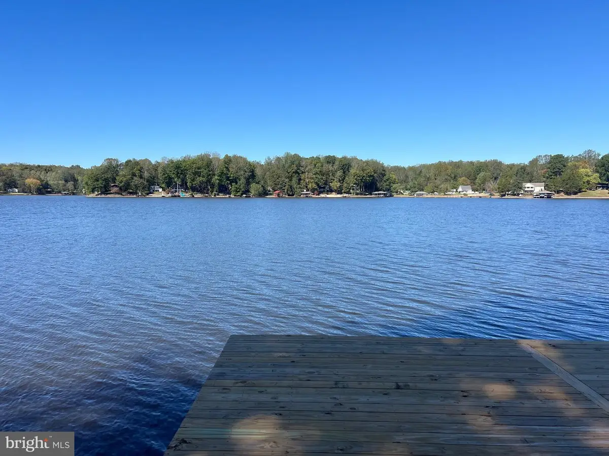 1134 S Lakeshore Dr, Louisa, VA 23093 - #1