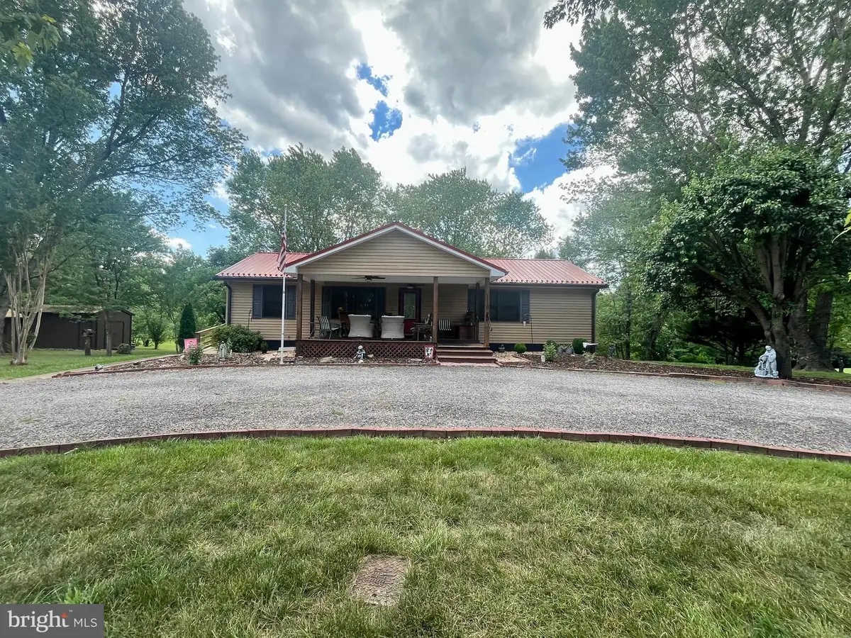 110 Patrick Henry Dr, Louisa, VA 23093 - #1