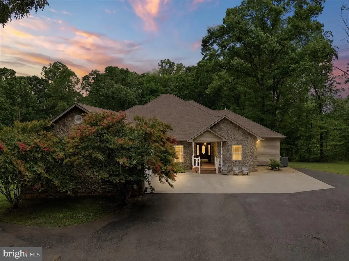 520 Oak Grove Dr, Mineral, VA 23117 - #1
