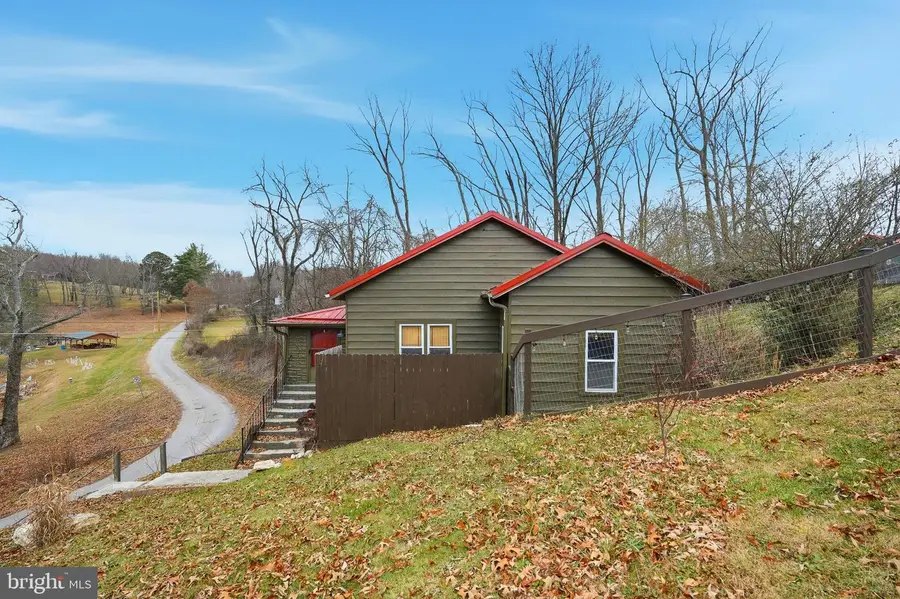 208 Collins Rd, Jonesville, VA 24263 - #2