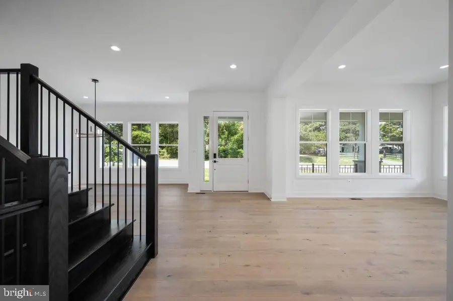 18698 Woodburn Rd, Leesburg, VA 20175 - Image #3