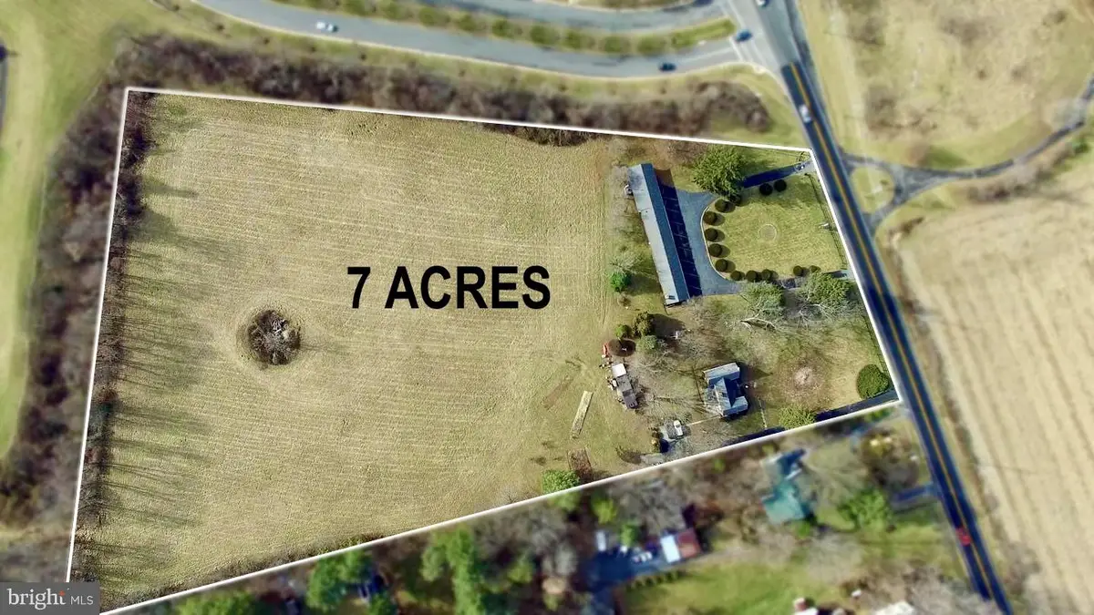 36169 Loudoun St, Round Hill, VA 20141 - Image #1