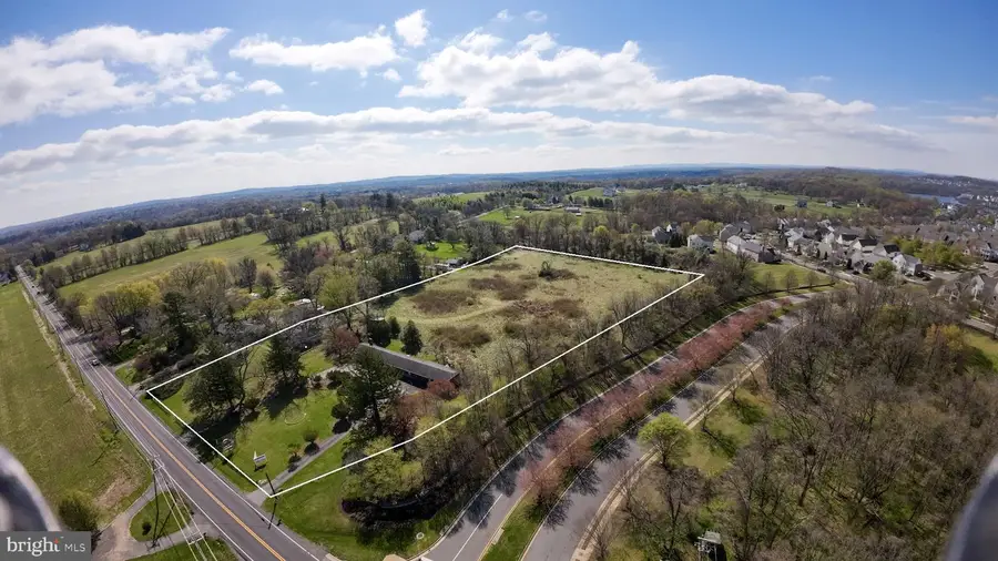 36169 Loudoun St, Round Hill, VA 20141 - Image #2