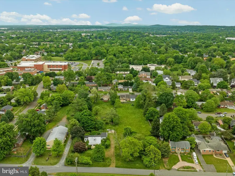 403 Old Waterford Rd Nw, Leesburg, VA 20176 - Image #3