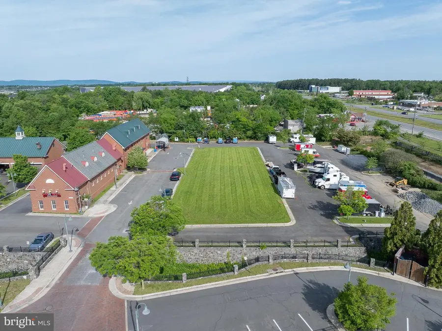 43140 Town Hall Plz, Chantilly, VA 20152 - Image #3