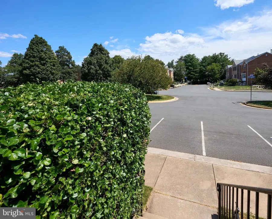 21073 Semblance Dr, Sterling, VA 20164 - Image #3