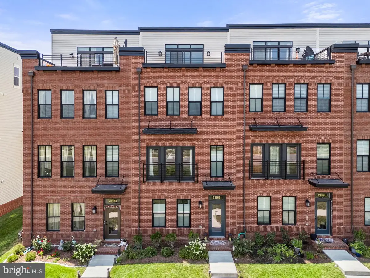 23156 Horseshoe Trail Sq, Ashburn, VA 20148 - #1