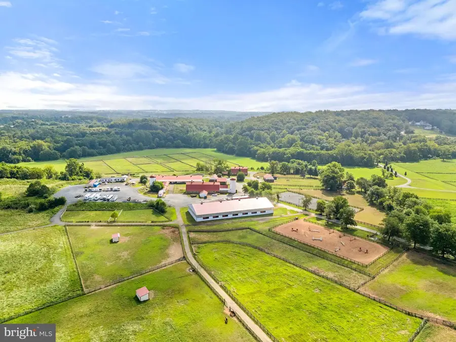 40332 Courtland Farm Ln, Aldie, VA 20105 - Image #2